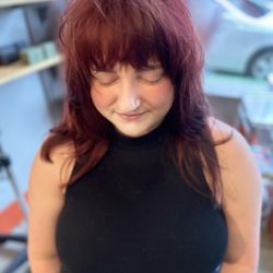 Salon Beija Vu - Deep red and a shag blow out!