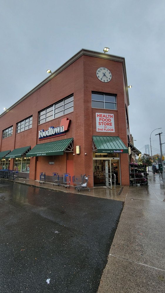 FOODTOWN Updated October 2024 16 Photos & 128 Reviews 9105 3rd