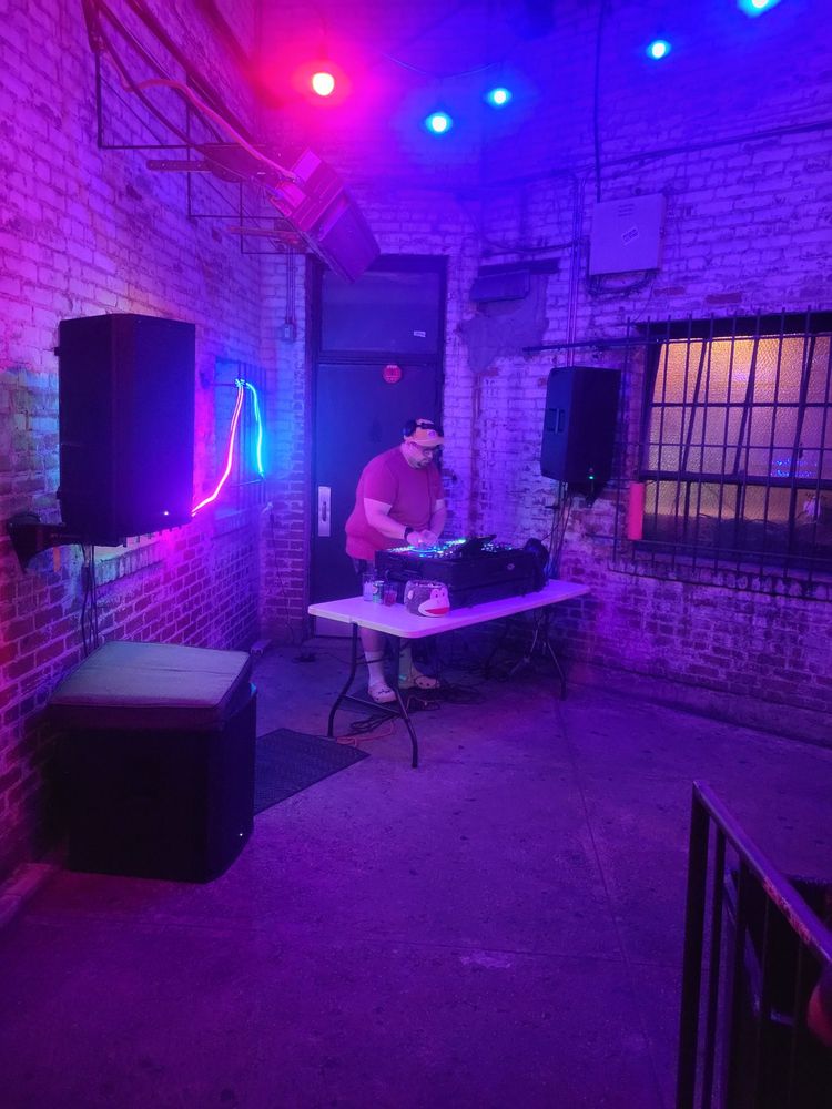 VAULT MARTINI BAR & GRILL Updated September 2024 80 Photos & 204 Reviews 20 E Vine St