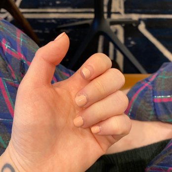 Queen Anne Nails & Spa - Gel cracked in less than 3 days - Nail Salons Near Me - Seattle, Washington