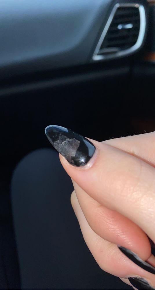 Lynn's Nails and Spa Logo