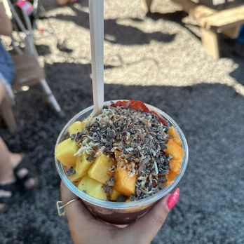 Sweet Hula - Medium Jaws with açaí base plus papaya and cacao nibs - Acai Bowls Near Me - Kihei , Hawaii Sweet Hula - Medium Jaws with açaí base plus papaya and cacao nibs - Acai Bowls Near Me - Kihei , Hawaii