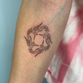 Crispy Aura Fine Line Tattoos - Tattoo Near Me - Chicago, Illinois Crispy Aura Fine Line Tattoos - Tattoo Near Me - Chicago, Illinois