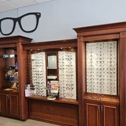 Taras Optical - Frame selection