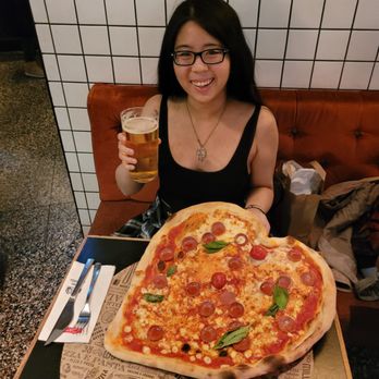 L'Osteria - Salsiccia Piccante - Mozzarella, Spicy Pepperoni-Salami, Basil - Pizza Near Me - Berlin, BE