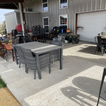 Vine Crafters - Patio area out back (covered) - Wineries Near Me - Rockwall, Texas