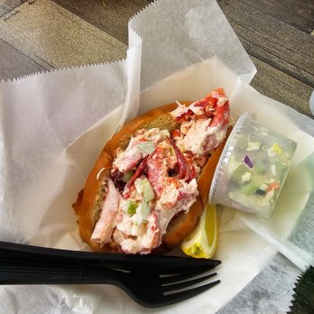 DJ's Clam Shack - Lobster roll - Seafood Near Me - Key West, Florida