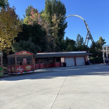 Six Flags Magic Mountain - Amusement Parks Near Me - Valencia, California