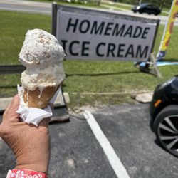 Samies Sweet Shop - Peach and butter pecan