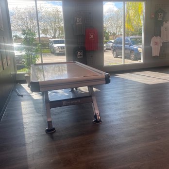 D1 Training Deerfield Beach - Lounge area with table games and comfortable seating. - Gyms Near Me - Lighthouse Point, Florida