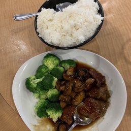 a bowl of rice, broccoli, and beef a bowl of rice, broccoli, and beef