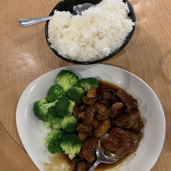 North Garden Restaurant - a bowl of rice, broccoli, and beef - Chinese Near Me - Winnipeg, Manitoba North Garden Restaurant - a bowl of rice, broccoli, and beef - Chinese Near Me - Winnipeg, Manitoba