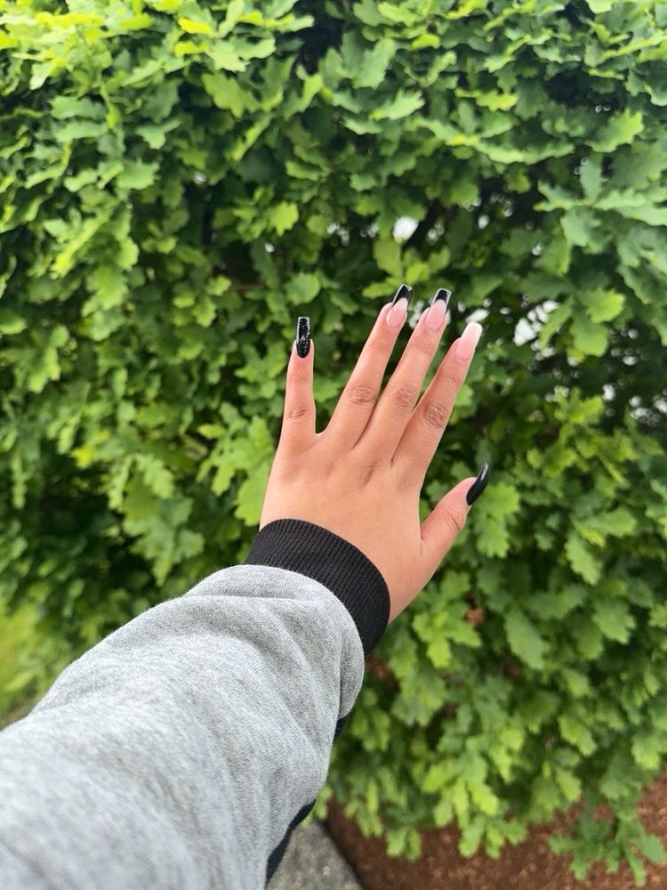 Best Nails Logo