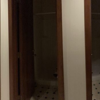 Cascadia Inn - Bathroom has 3 showers - Hotels Near Me - Skykomish, Washington