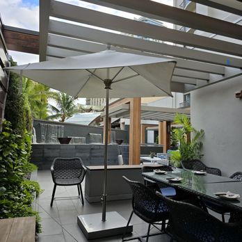 IL Tappo - Waterfall fountain - Italian Near Me - Honolulu, Hawaii