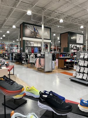 DICK'S Sporting Goods by null