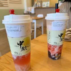 Mon Tea - Strawberry milk & Rosy Lychee Oolong with cheese foam