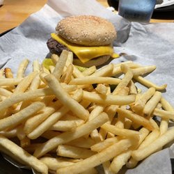 Zukey Lake Tavern - Cheeseburger and fries