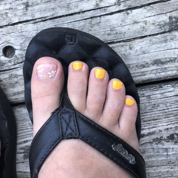 Beautique Nails & Spa - Matching toes - Nail Salons Near Me - Peabody, Massachusetts