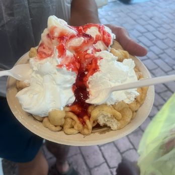 Six Flags Great America - Funnel cake - Amusement Parks Near Me - Gurnee, Illinois Six Flags Great America - Funnel cake - Amusement Parks Near Me - Gurnee, Illinois