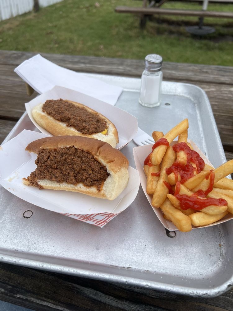 Clare & Carl's Hot Dog Stand Logo