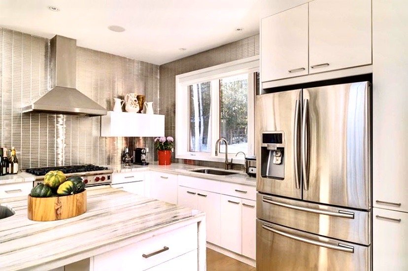 MOUNTAIN BREEZE HOUSEKEEPING Updated October 2024 10 Photos 400 E