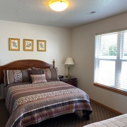 Nauvoo Vacation Villas & Condos - 2 Bedroom guest queen with twin