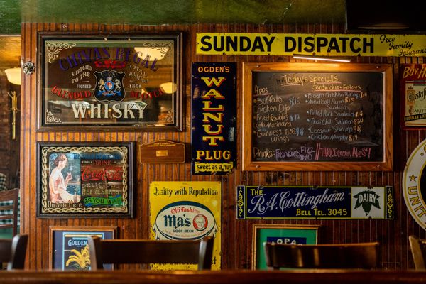Frankie's Bar & Grill by null