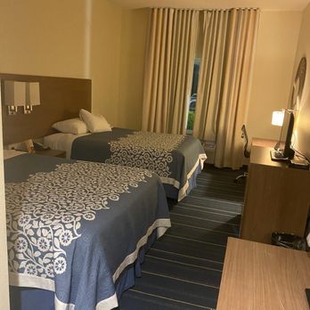 Cadiz Inn - Bedroom - Hotels Near Me - Cadiz, Ohio