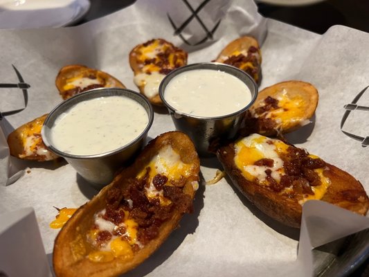 Claim Jumper Restaurants by null