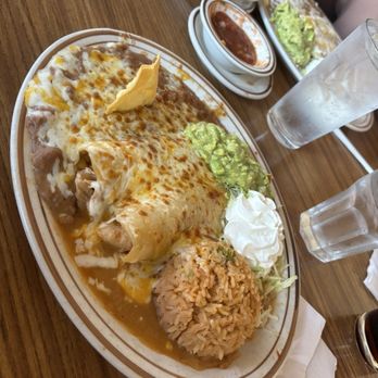 La Capilla Mexican Restaurant - Chicken enchiladas plate - Mexican Near Me - La Palma, California
