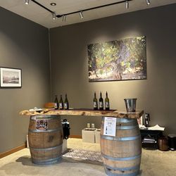 Rolling Bay Winery - Wine pouring station