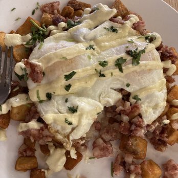 Toast 101 - Corned beef hash over medium egg - Breakfast & Brunch Near Me - Tucson, Arizona Toast 101 - Corned beef hash over medium egg - Breakfast & Brunch Near Me - Tucson, Arizona