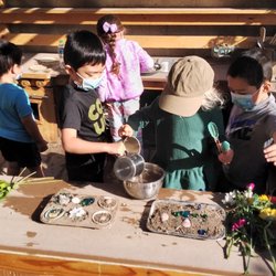 Xochitl Brizuela Spanish and more - Saturday Spanish Playgroup. Children playing in the mud kitchen. Ages 2.5 to 10 years old