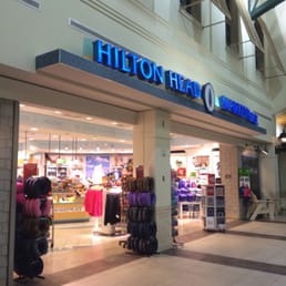 the entrance to hilton head