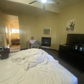 Inn At East Beach - Room - Hotels Near Me - Santa Barbara, California Inn At East Beach - Room - Hotels Near Me - Santa Barbara, California