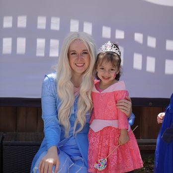 Marvelous Party Characters - Elsa posing with the tea party hostess - Clowns Near Me Marvelous Party Characters - Elsa posing with the tea party hostess - Clowns Near Me