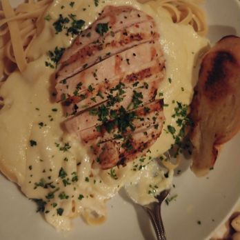 Da Vinci's Table - Grilled Chicken Fettuccini Alfredo - Italian Near Me - Burlington, North Carolina Da Vinci's Table - Grilled Chicken Fettuccini Alfredo - Italian Near Me - Burlington, North Carolina