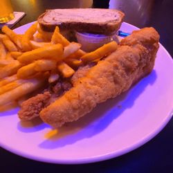 Judy's Twin Pines - Walleye Dinner