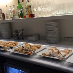 Salón Vip - Lan/One World - Snack bar was awesome!!