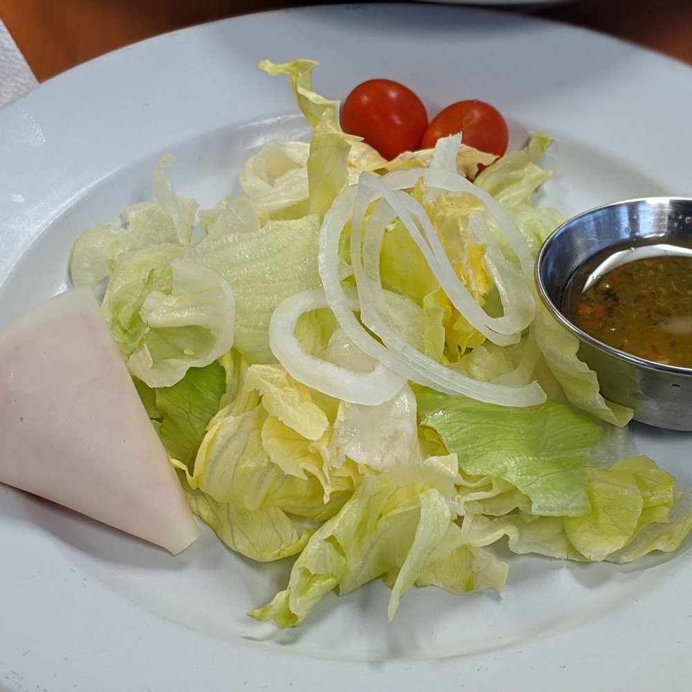 Napoli é - Salad that comes with pasta entree - Italian Near Me - Carrollton, Virginia