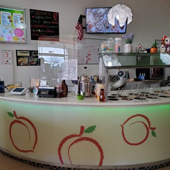 Peachy Rolls - Cashier and toppings counter - Ice Cream & Frozen Yogurt Near Me - Augusta, Georgia
