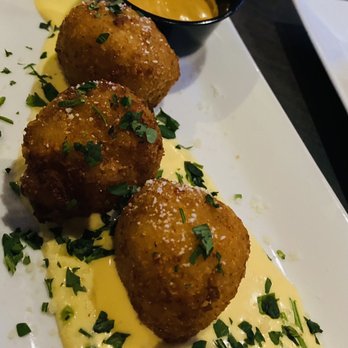 Drifters Kitchen and Bar - Mac and cheese balls - Cocktail Bars Near Me - Ridge, New York