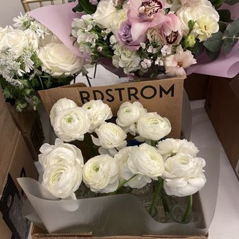 Jj Studio - Ranunculus bud vases - Florists Near Me - Pleasanton, California Jj Studio - Ranunculus bud vases - Florists Near Me - Pleasanton, California