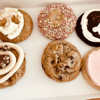 Crumbl - Bellevue - Bakeries Near Me - Bellevue, Washington