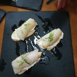 Abaceria La Familia - Tosta de esparrago y salmon