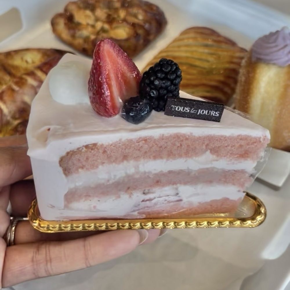 Tous Les Jours - Strawberry cloud cake - Bakeries Near Me - Fulshear, Texas Tous Les Jours - Strawberry cloud cake - Bakeries Near Me - Fulshear, Texas