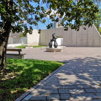 Cullen Sculpture Garden - Museums Near Me - Houston, Texas