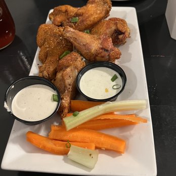 Apres Burger Bistro - Dry Rub Wings!! - Burgers Near Me - Steamboat Springs, Colorado