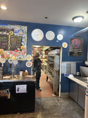 Martolli's Hand Tossed Pizza by null